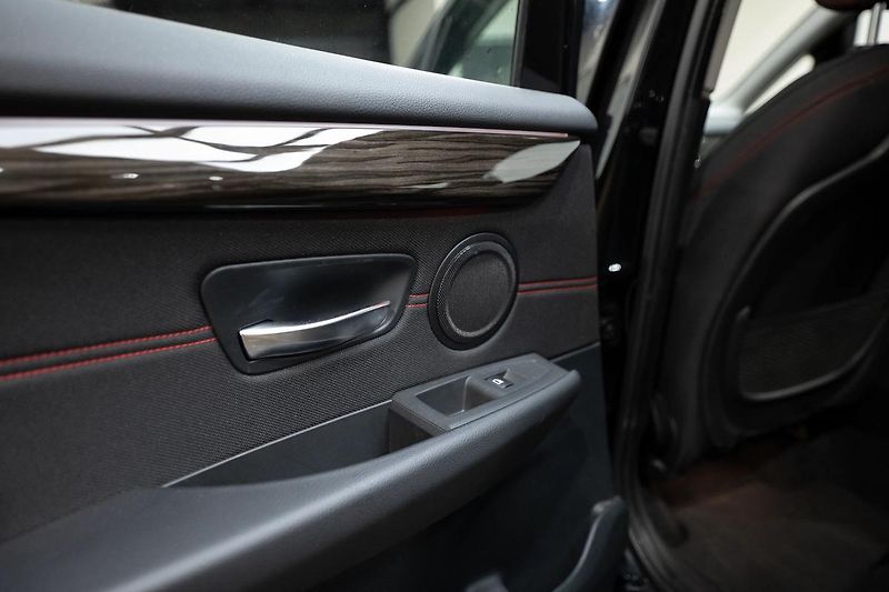 BMW Ostatní 216d Active Tourer - fotka 19 z 32