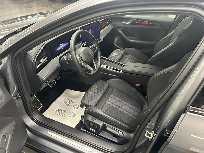 Volkswagen Passat (2025) R-Line Black 142kW DSG 4WD | Z - fotka 21 z 65