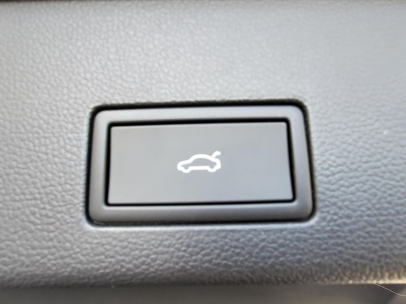 Volkswagen Golf Variant (2026) R-Line People 1,5 eTSI-nové - fotka 24 z 27