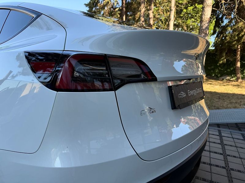 Tesla Model Y Long Range AWD - fotka 8 z 38