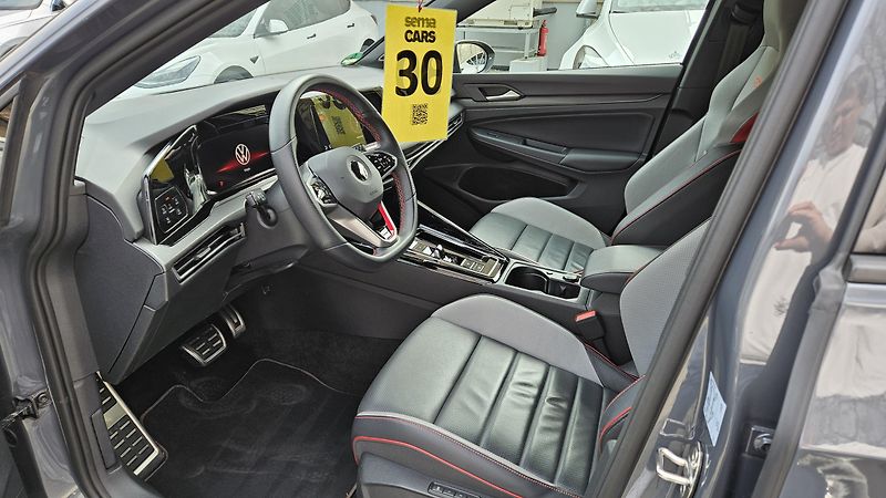 Volkswagen Golf (2023) GTI 2.0TSI 180kW DSG - fotka 10 z 36