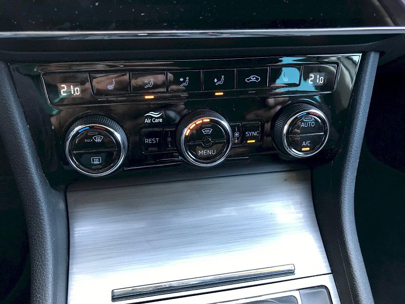 Škoda Superb (2022) COM GRT STY TD 110/2.0 6MP - fotka 25 z 26