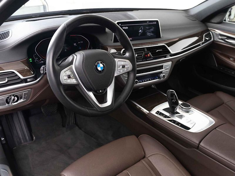 BMW Řada 7 750Li xDrive Sedan - fotka 11 z 22