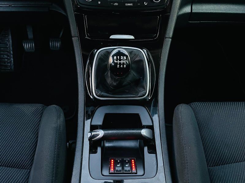 Ford Galaxy 2.0TDCi MAN 7MÍST KAMERA TAŽNÉ - fotka 39 z 45