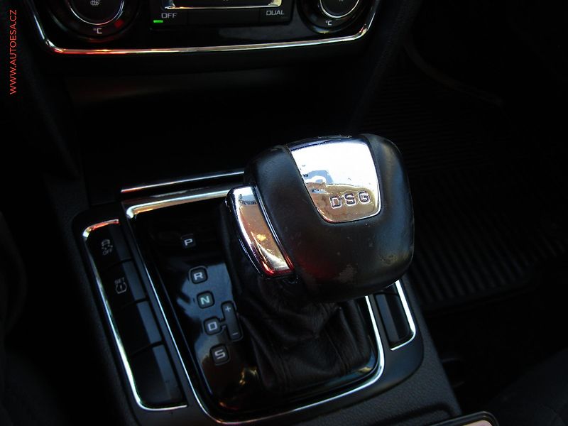 Škoda Superb (2012) 2.0 TDi, DSG - fotka 19 z 19