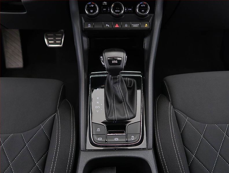Škoda Karoq (2021) Sportline 1.5 TSI, digi klima - fotka 13 z 28