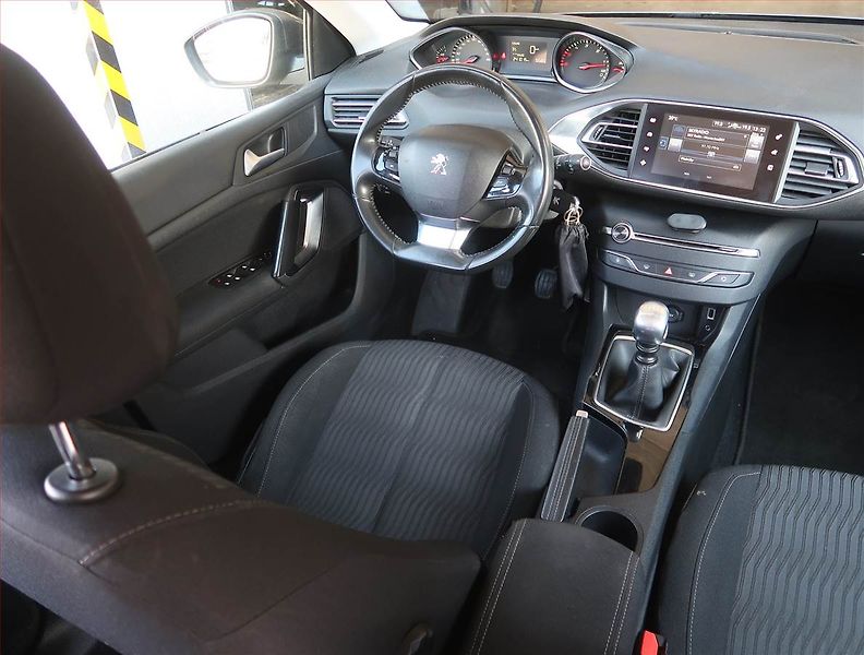 Peugeot 308 (2014) 1.6 e-HDi, Navi, Tempomat - fotka 7 z 18