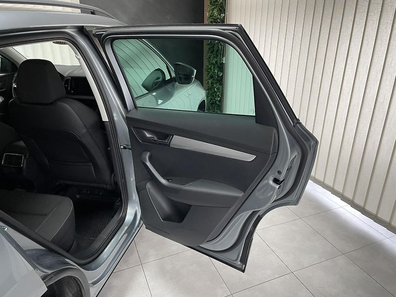 Škoda Karoq 1.5 TSi 125 YEARS ČR 1.MAJ SER - fotka 17 z 31