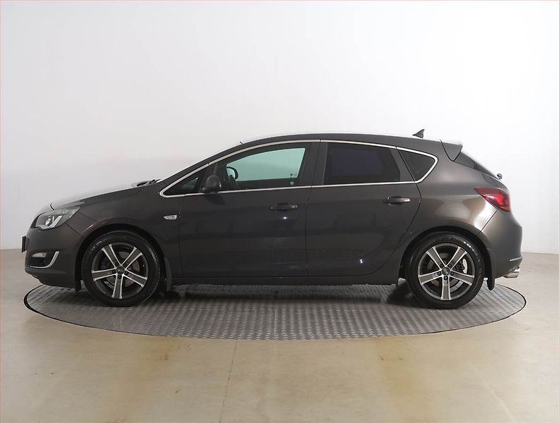 Opel Astra (2014) 1.6 T, Xenony, Tempomat - fotka 3 z 17