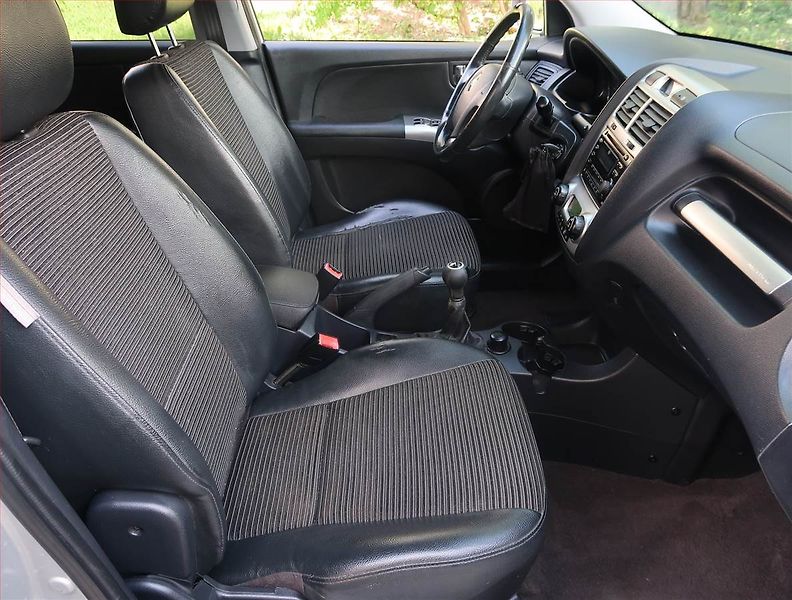 Kia Sportage (2007) 2.0 16V, LPG, 4X4, Tempomat - fotka 9 z 17
