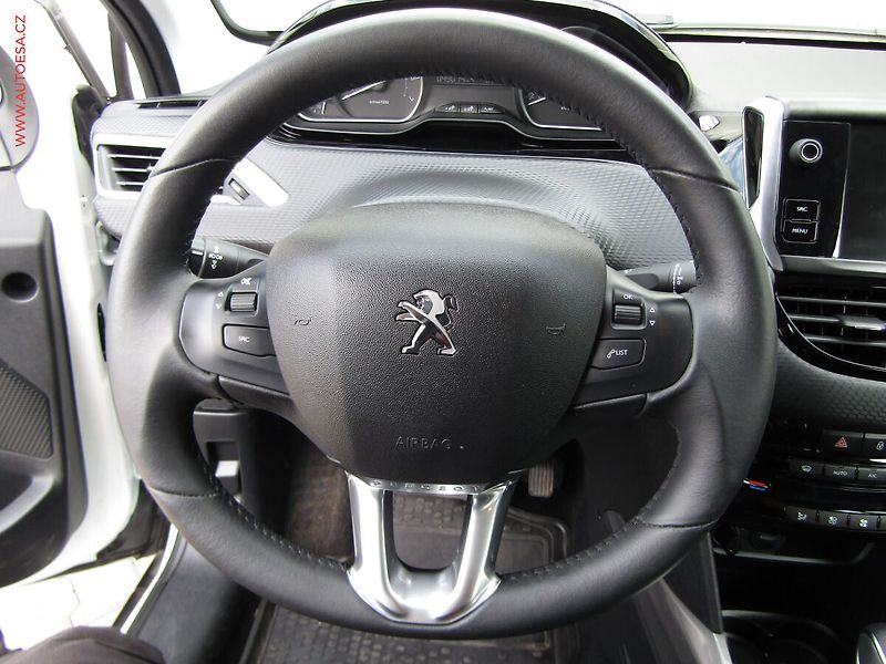 Peugeot 2008 (2019) 1.2 PT, ČR, AT - fotka 19 z 20