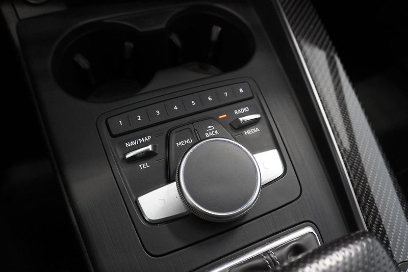Audi A4 (2016) 2.0 TDI 140kW QUATTRO S TRONIC - fotka 29 z 37