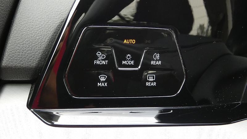 Volkswagen Golf Variant 2.0 TDI Life - fotka 10 z 21