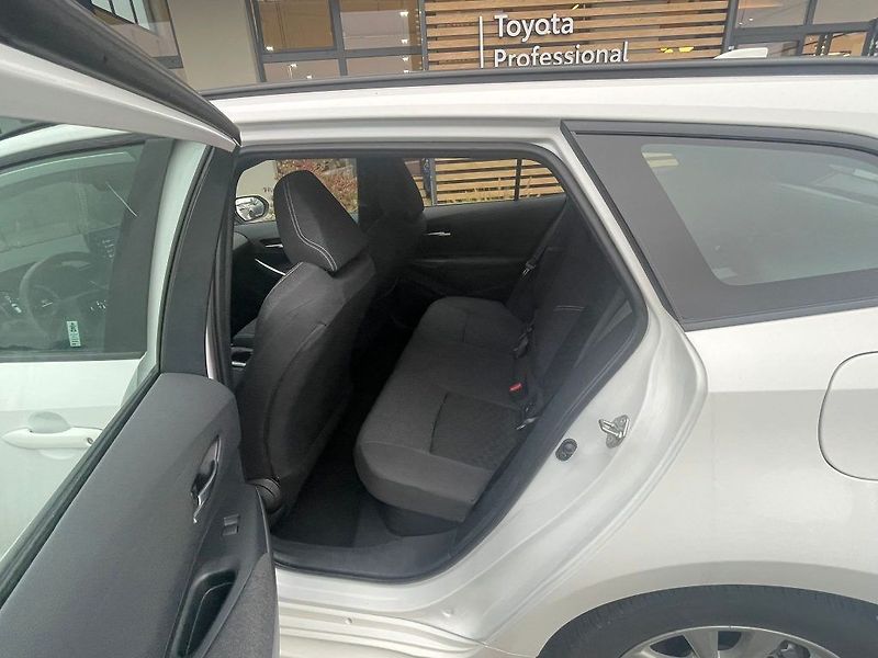 Toyota Corolla 1.8 Hybrid Comfort Business - fotka 21 z 28