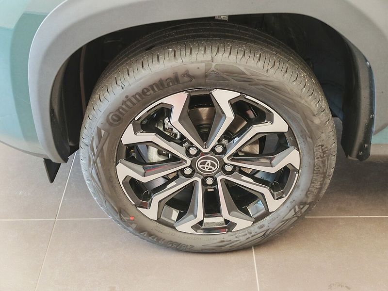 Toyota Yaris Cross 1.5 Hybrid e-CVT Style 4x4 - fotka 8 z 20