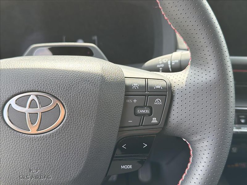 Toyota C-HR 2,0 Hybrid E-CVT AWD GR Sport - fotka 19 z 32