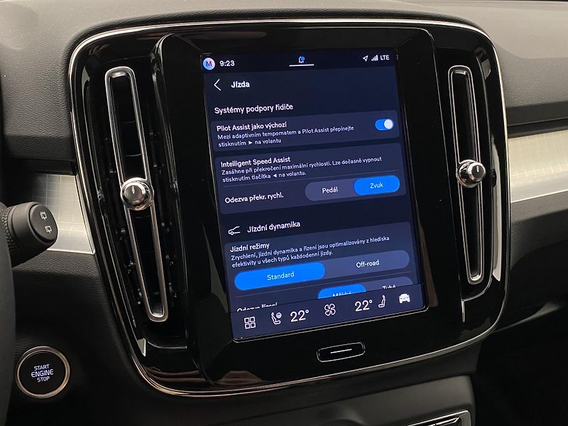 Volvo XC40 (2026) B3 AUT DARK PLUS - fotka 46 z 59