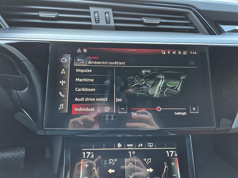 Audi e-tron 55 QUATTRO 300kw S LINE SOH92% - fotka 30 z 44