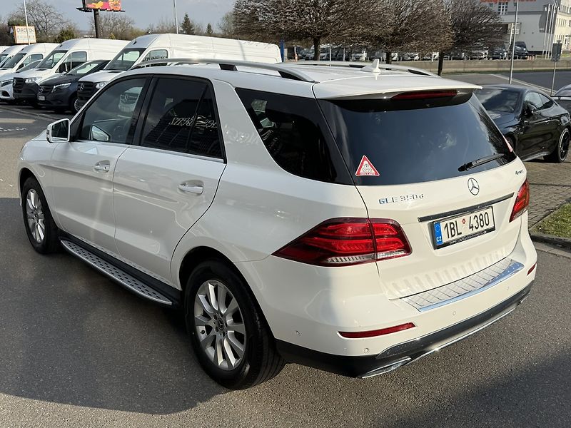 Mercedes-Benz GLE (2017) 350 d 4MATIC SUV - fotka 47 z 48