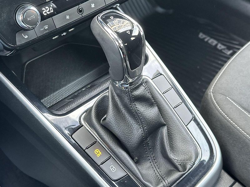 Škoda Fabia (2024) 1.0 TSI DSG Top Selection - fotka 16 z 31