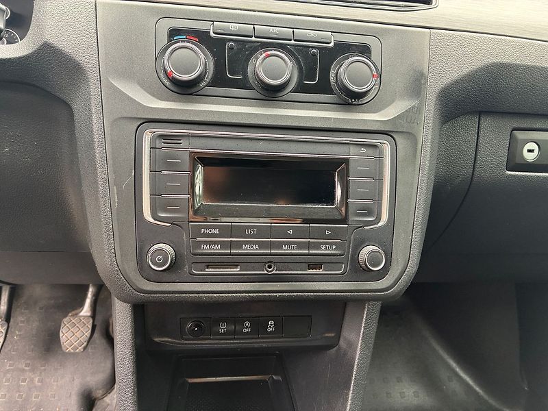 Volkswagen Caddy 2.0 TDi LONG 5 míst ČR DPH - fotka 15 z 18