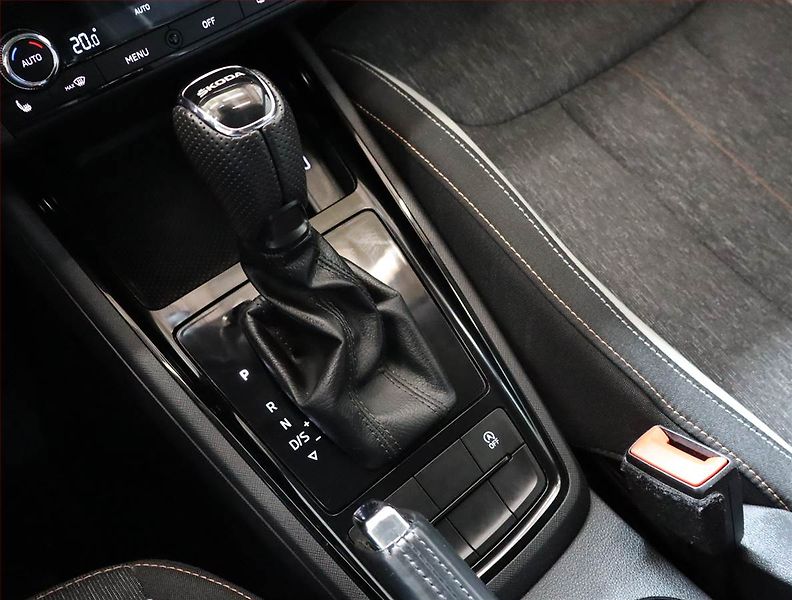 Škoda Scala (2019) 1.0 TSI, Automat, Tempomat - fotka 13 z 23