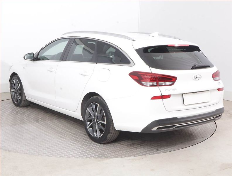 Hyundai i30 (2023) Style 1.5 T-GDI MHEV, ČR,1.maj - fotka 4 z 16