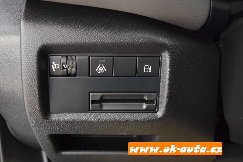 Citroën C5 Aircross HYBRID 225 ě-EAT8 165 kW-DPH - fotka 36 z 68