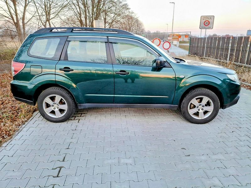 Subaru Forester 2.0 110 kw 4x4 Rezervace - fotka 17 z 38