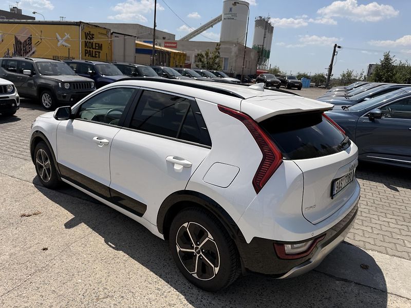 Kia Niro (2023) 1.6 GDI,HEV,ČR,5,5 L/100KM - fotka 9 z 22
