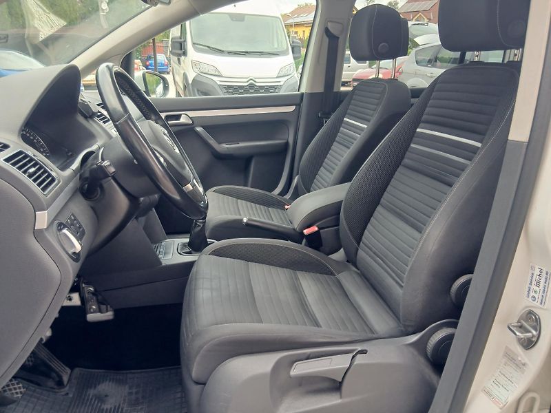 Volkswagen Touran 2.0 TDi - fotka 10 z 42