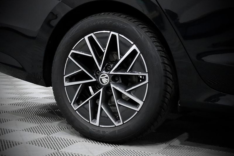 Škoda Octavia 4 Combi 1.5 TSI 110 kW - fotka 8 z 49