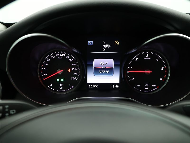 Mercedes-Benz Třídy C 2.1 220d 125kW Aut. Avantgarde - fotka 16 z 32