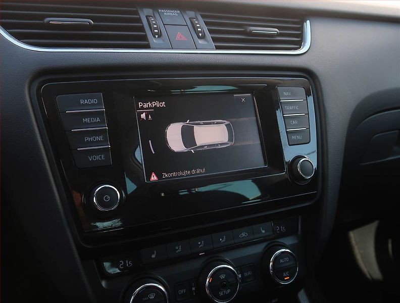 Škoda Octavia (2015) Scout 2.0 TDI, 4X4, Automat - fotka 17 z 20