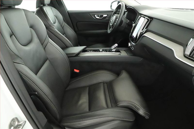 Volvo S60 (2023) B4 - fotka 7 z 20
