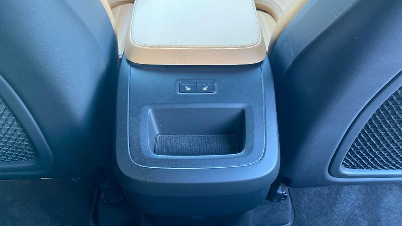 Volvo XC90 INSCRIPTION, B5 AWD, 173+10 kW - fotka 30 z 37