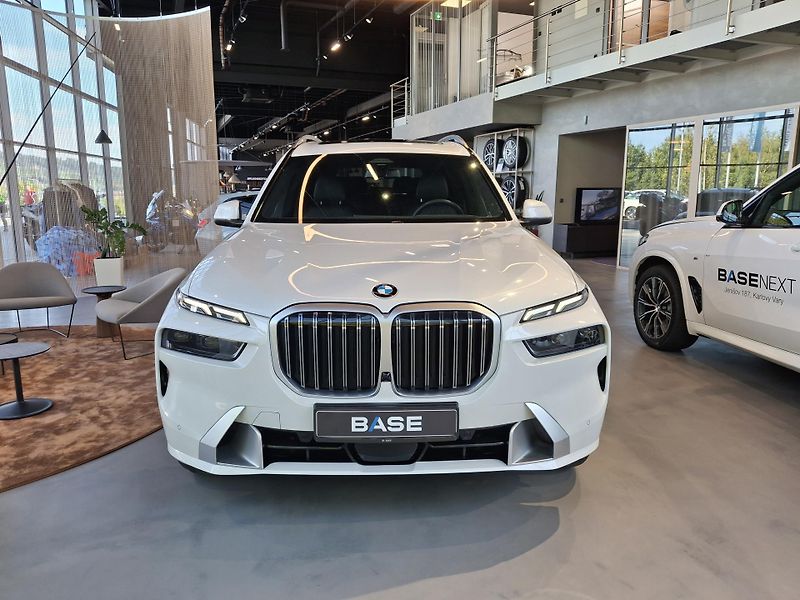 BMW X7 xDrive 40d Individuál - fotka 2 z 31