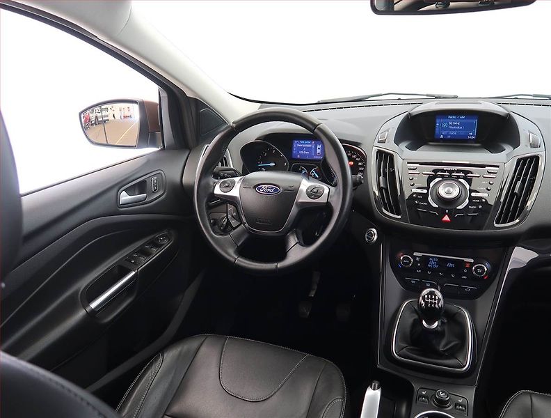 Ford Kuga (2013) 2.0 TDCi, 4X4, Xenony - fotka 7 z 23