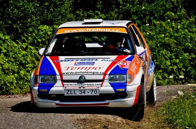 Jiří Hladík se svým zbrusu novým vozem Renault Clio Rally5 Phase II.
