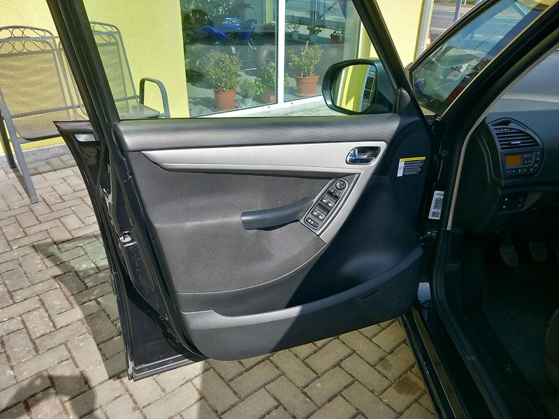 Citroën C4 Picasso (2010) 1,6HDi SERVISKA NAVI  NOVÁ STK - fotka 10 z 34