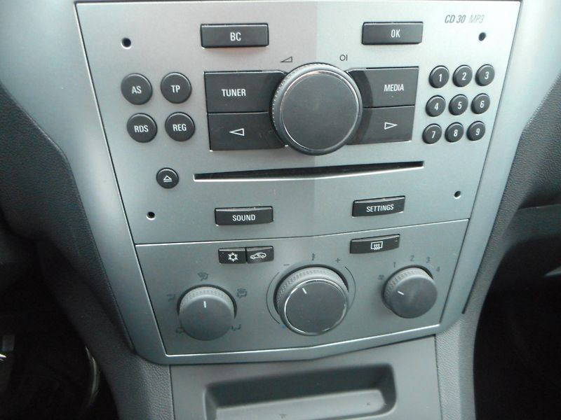 Opel Zafira (2014) 1,8 16v TEMPOMAT, KLIMA,7-míst - fotka 13 z 17