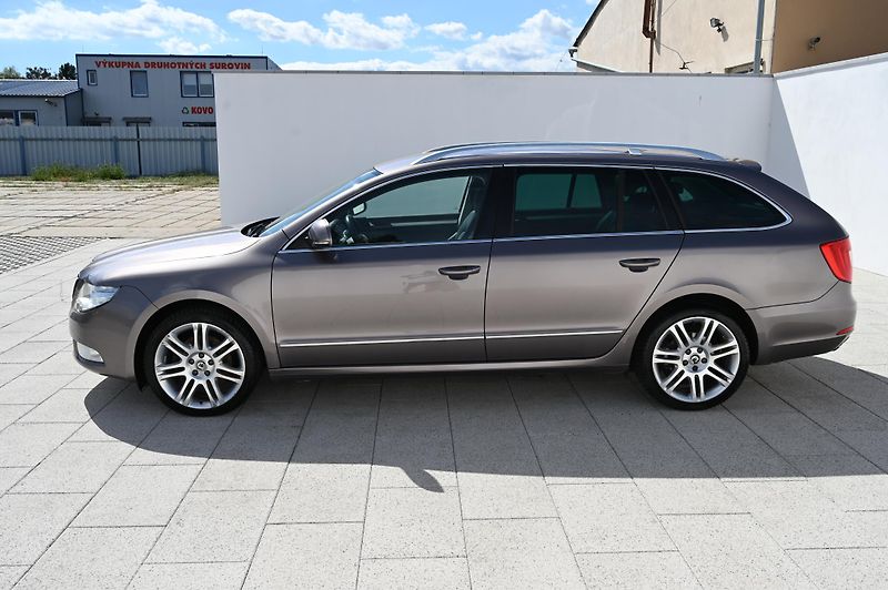 Škoda Superb 2.0TDI 125KW rezervace 3/2011 - fotka 7 z 43