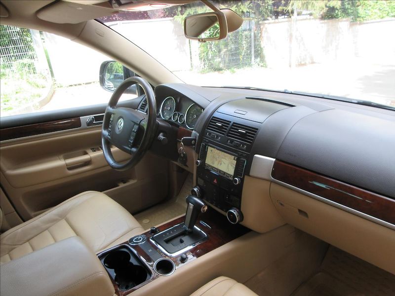Volkswagen Touareg 3,0 TDi, Navi, Kůže, aut. Tažn - fotka 14 z 36