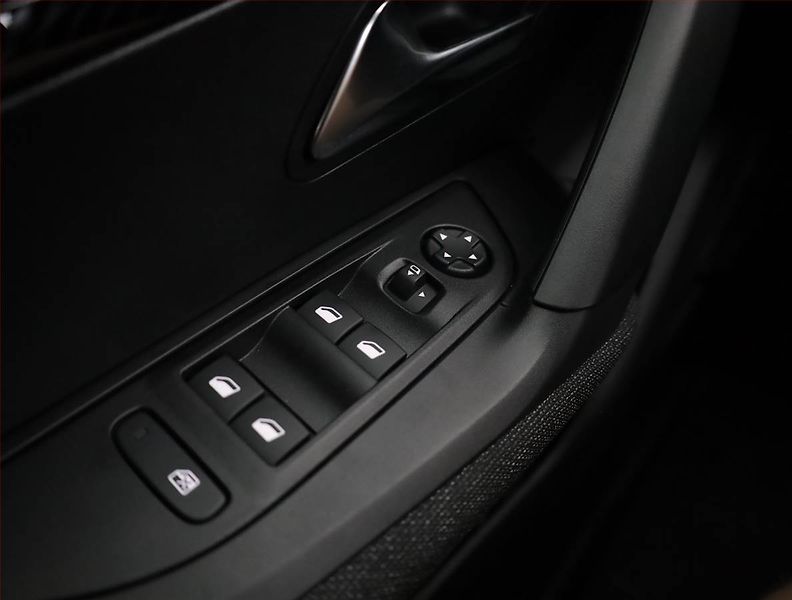 Peugeot 2008 (2025) Style 1.2 PureTech - fotka 16 z 18