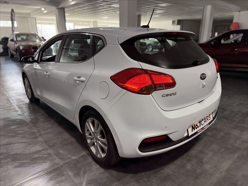 Kia Ceed 1,6   CRDI 94KW NAVI KAMERA ČR - fotka 4 z 44