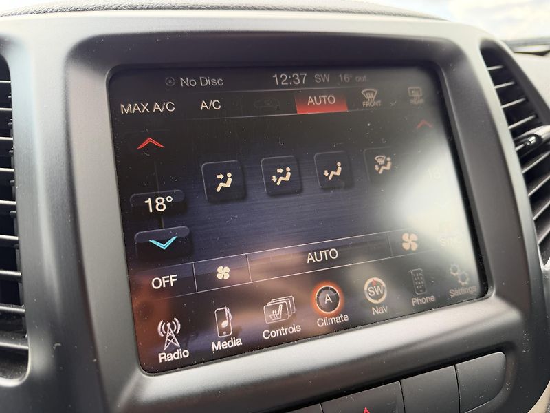 Jeep Cherokee 2.0 M-JET 4X4 LIMITED NAV KŮŽE - fotka 27 z 43