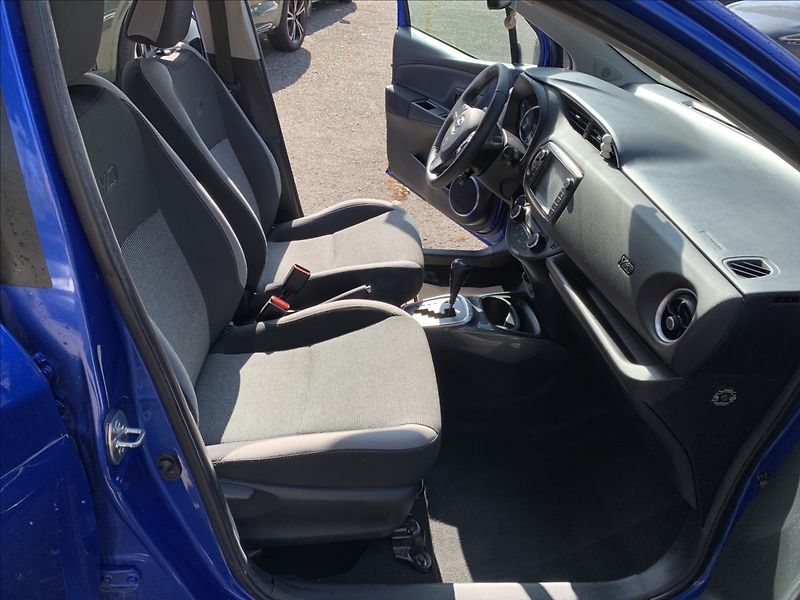 Toyota Yaris 1,5 HYBRID - fotka 16 z 20