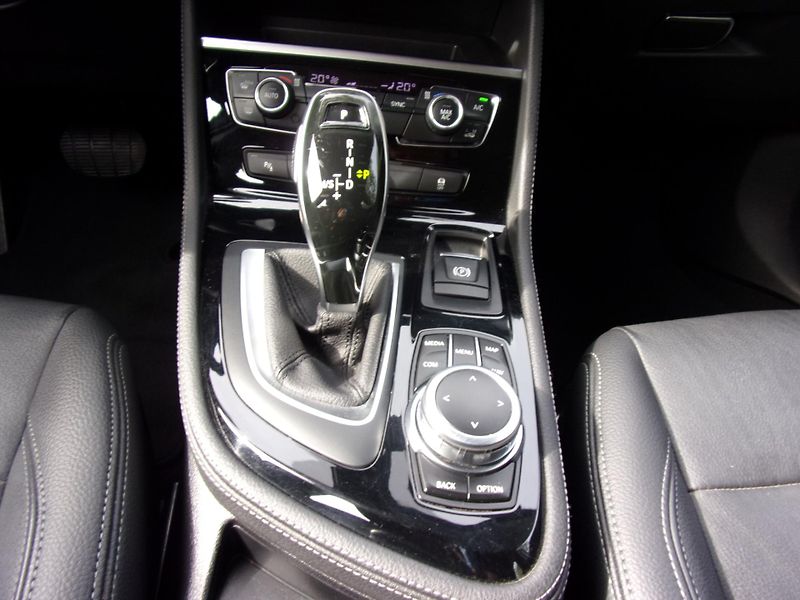 BMW Řada 2 (2019) 218 4x4 110kW LUXURY LINE KŮŽE - fotka 14 z 25