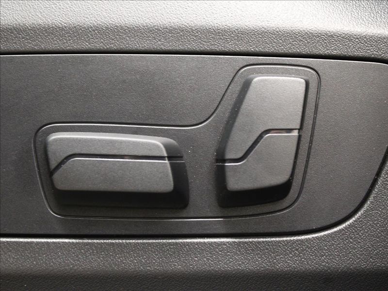 BMW X1 2,0 xDrive 23i M-paket zánovní - fotka 29 z 34