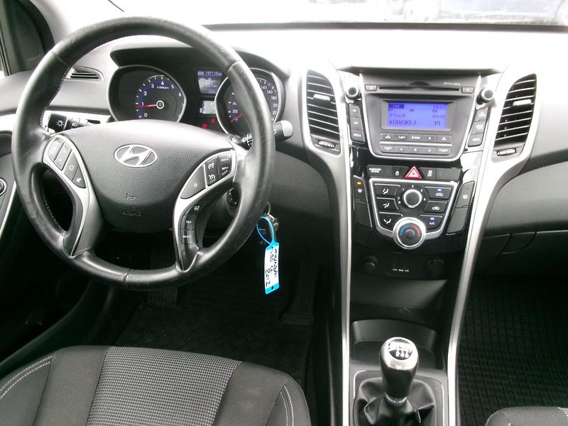 Hyundai i30 (2012) 1,6 16V KLIMA TEMP ČR - fotka 21 z 26